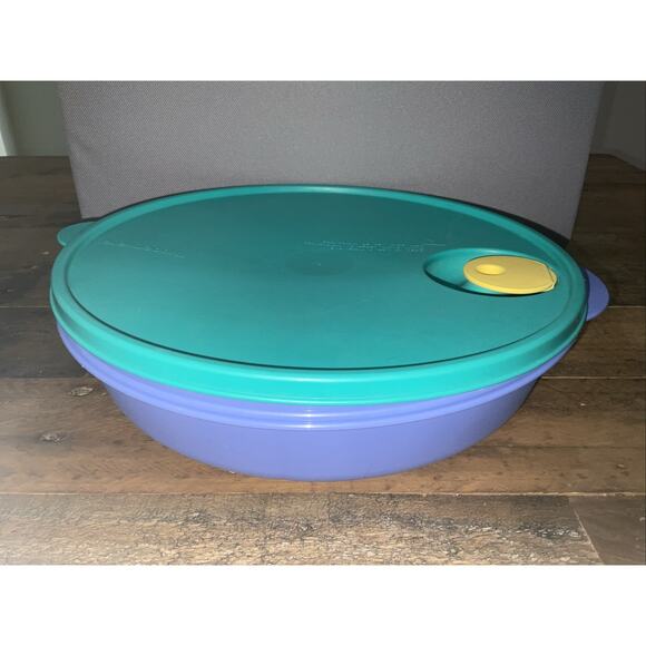 Tupperware Rock N Serve 10" Divided Container 3284C Blue & Green Seal 2651C-2 - Picture 1 of 5